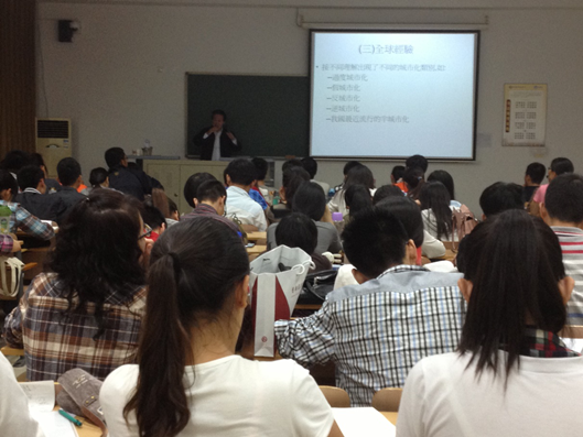 “城镇化”进校园  本硕博女同av“漫”讲坛 2-679.png